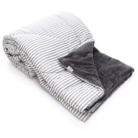 • عرض قطعتين لحاف شتوى فرو دبل فيس Gray Striped 220*235 cm + اربع قطع مخدة فايبر 500 gm